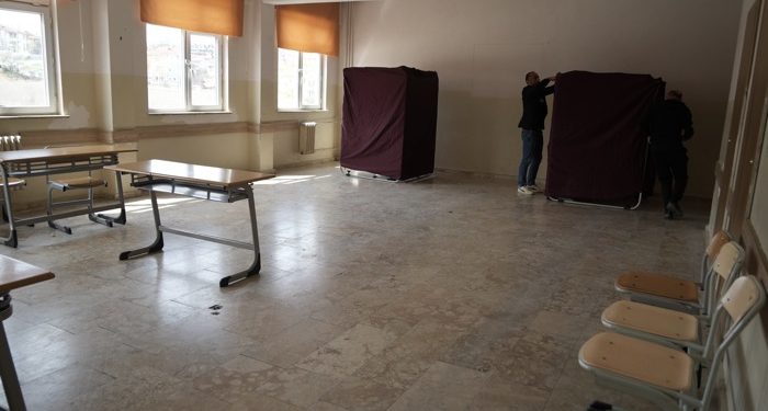 Kastamonu’da sınıflar temizlendi, sandıklar kuruldu