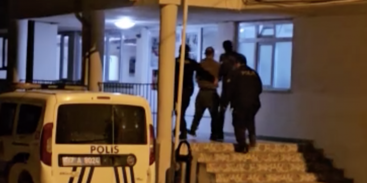 Kavga ettiği kişiye benzetti, tüfekle rehin aldı
