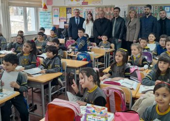 KEAH yönetiminden jeste jest