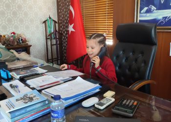 Kaymakam koltuğuna oturan öğrenciden ‘denizlere lağım akıtılmasın’ talimatı