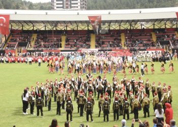 Gazi Stadı’nda 23 Nisan coşkusu