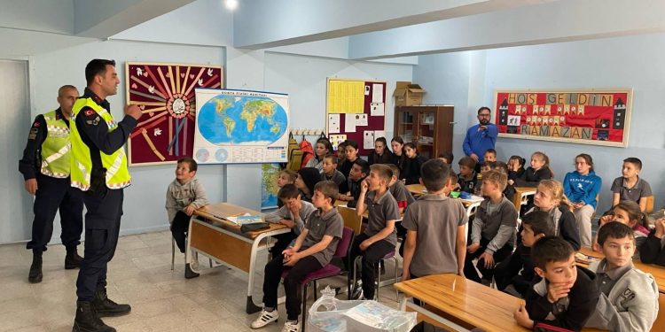 Jandarmadan öğrencilere trafik eğitimi