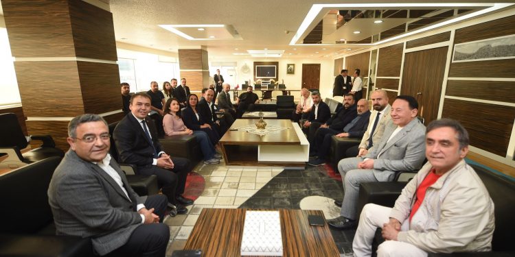 Makamda dostluk mesajları