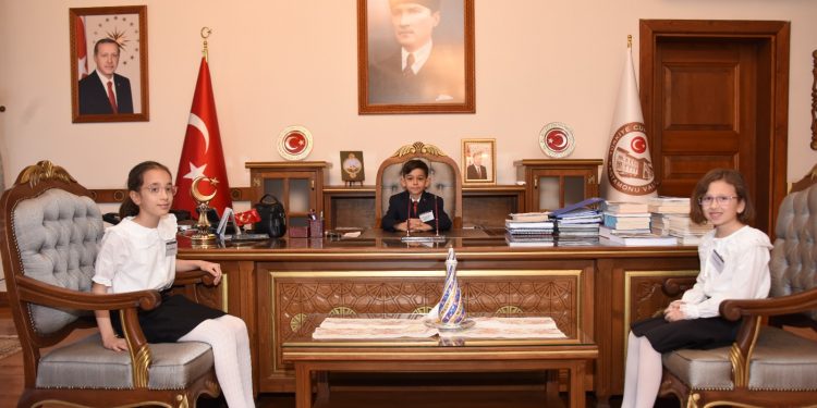 23 Nisan’ın valisi Göktürk Ömür Coşgun oldu