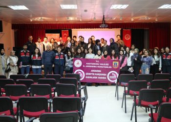 Üniversitelilere jandarmadan uyuşturucuyla mücadele eğitim