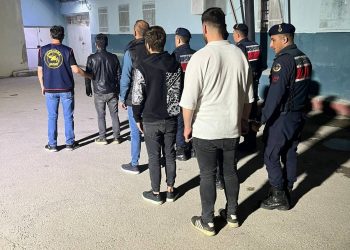 Aranan 5 şahıs jandarma ekiplerince yakalandı