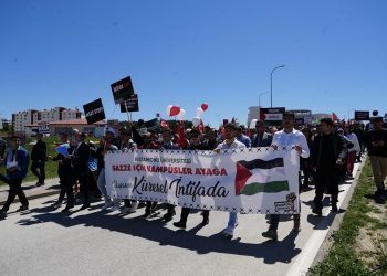 Üniversite öğrencileri Filistin için yürüdü