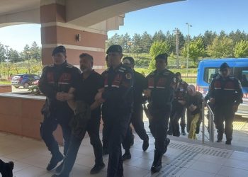 ‘Kesik baş’ cinayetinde gözaltına alınan 3 zanlı adliyeye sevk edildi