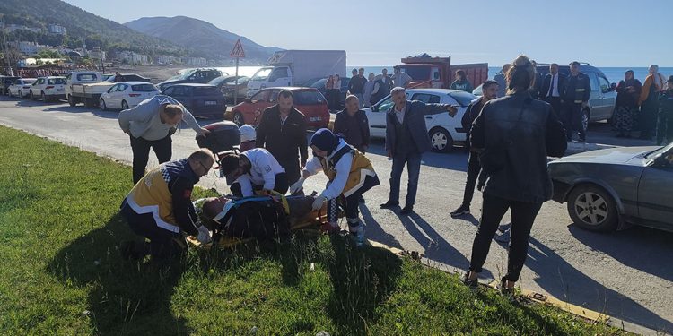 Otomobil ile motosiklet çarpıştı: 1 yaralı