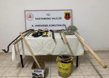 Define avcılarına baskın: 5 gözaltı