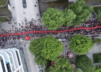 1919 metrelik Türk bayrağıyla 105. yıl yürüyüşü