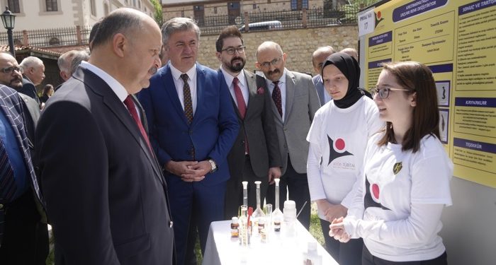 Sarımsak ve mantardan saç rengi değiştiren şampuan