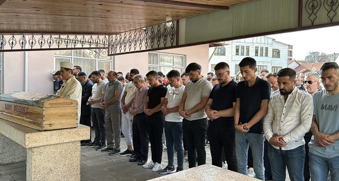 Kaza kurbanı gencin dayısından cenazede gençlere uyarı dolu sözler