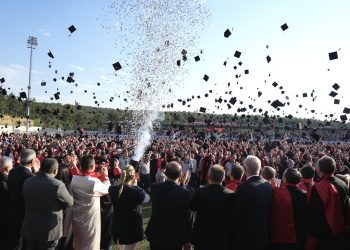 Kastamonu Üniversitesi’nde 4 bin 500 öğrenci mezuniyet sevinci yaşadı