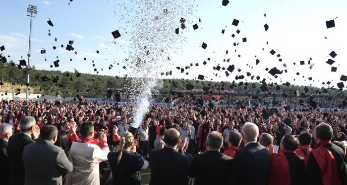 Kastamonu Üniversitesi’nde 4 bin 500 öğrenci mezuniyet sevinci yaşadı