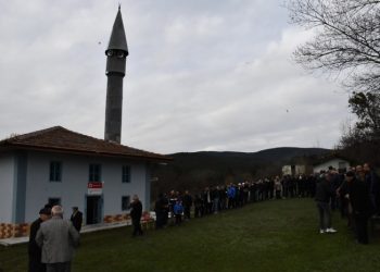 500 yıllık tarihi camide bayram buluşması