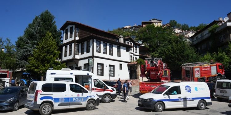 Tarihi konakta korkutan yangın