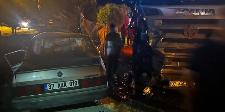 Tır ile otomobil çarpıştı: 2 yaralı