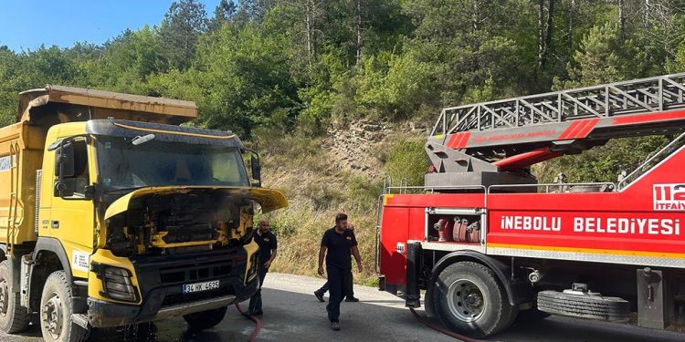 Hafriyat kamyonunu küle dönmekten itfaiye kurtardı