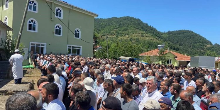 Hamza Rengin toprağa verildi