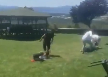 Kapatılan kolejin yöneticileri öğretmenleri darp etti