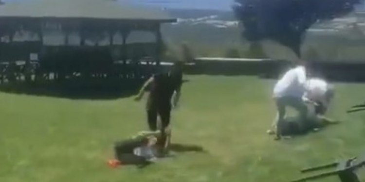 Kapatılan kolejin yöneticileri öğretmenleri darp etti