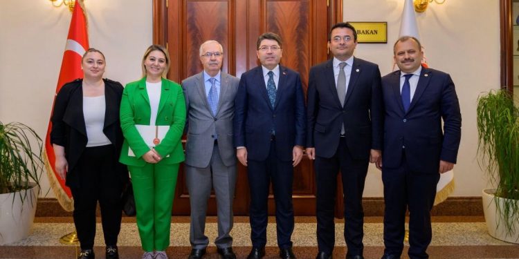 Adalet Bakanı’na “İstinaf Mahkemesi” ziyareti