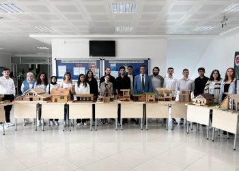 Kastamonu Üniversitesi’nde minyatür ahşap ev sergisi