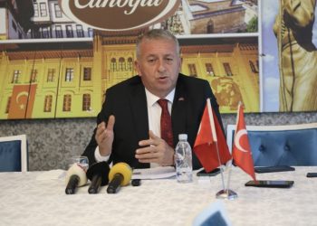Aydın’dan CHP’ye istifa çağrılı eleştiriler