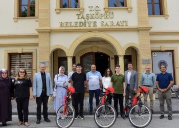 Başkan Arslan’dan başarılı öğrencilere armağan