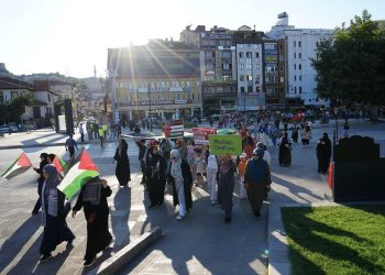 Filistin’e destek yürüyüşü