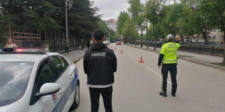 Uyuşturucu etkisi altında oto kullananlara işlem