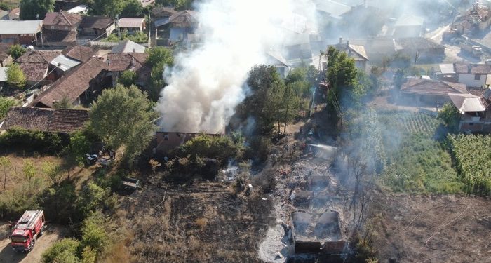 İki ev kül oldu
