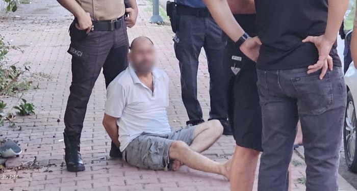 Eşini vurdu, kaçarken polis aracına çarptı