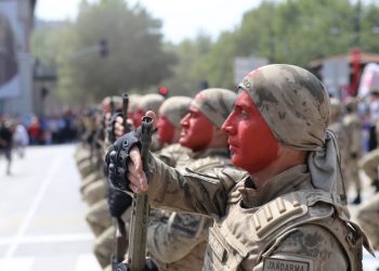 Komandolardan hayran bırakan 30 Ağustos gösterisi