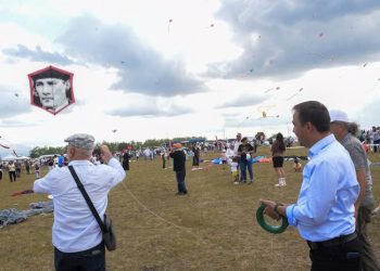 Gökyüzü renklendi