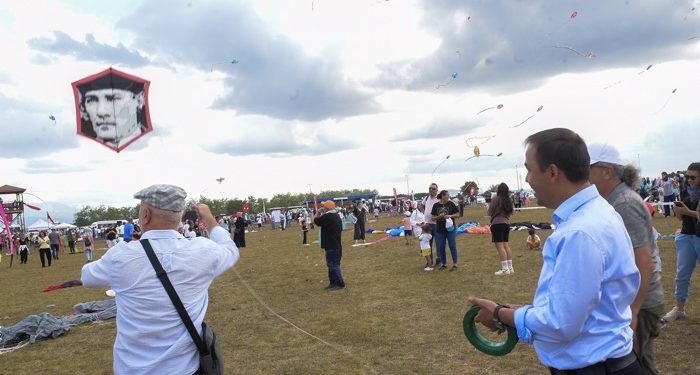 Gökyüzü renklendi