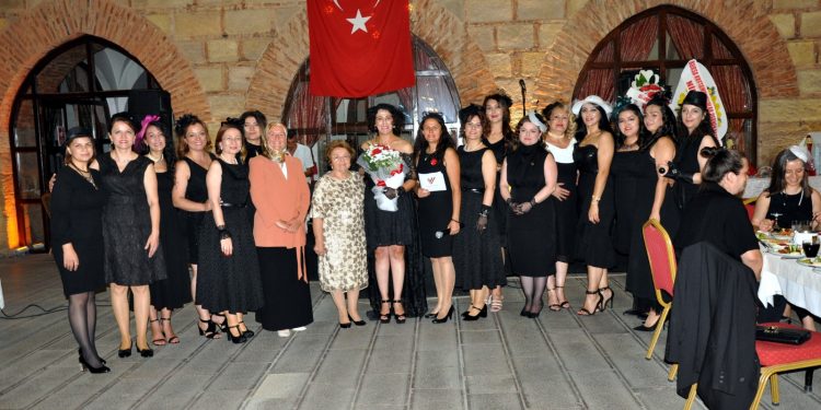 Halime Çavuş Kadın Derneği’nden Kastamonu’da ilk Şapka Balosu