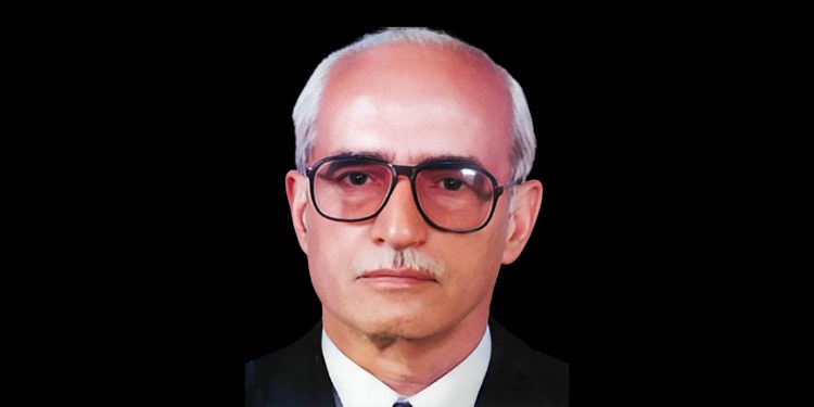 Eğitim çınarını kaybettik