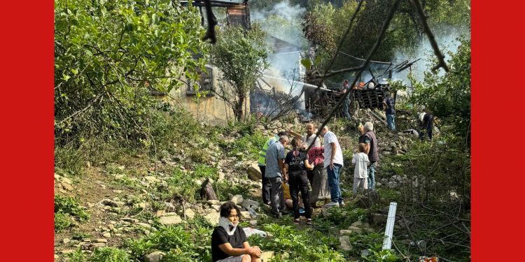 Yangın esnasında ikinci kattan atlayan 3 kişi yaralandı