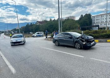Safranbolu’da iki otomobil çarpıştı: 4 yaralı