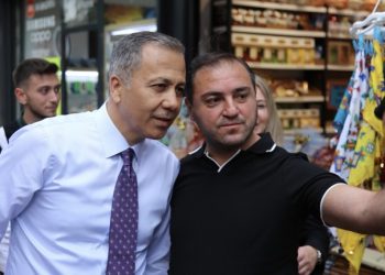 Yerlikaya’dan çarşı turu