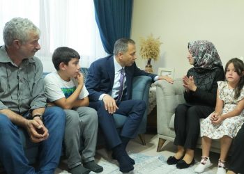 Bakan Yerlikaya’dan şehit polisin ailesine ziyaret