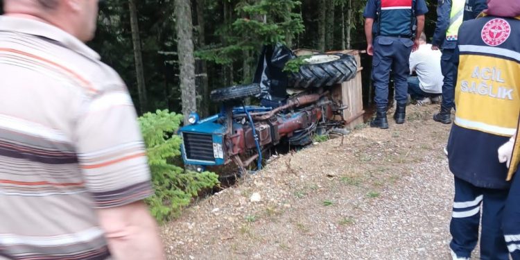 Devrilen traktörün sürücüsü öldü