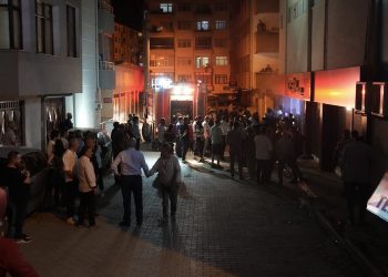 İşyerinde çıkan yangın büyümeden söndürüldü