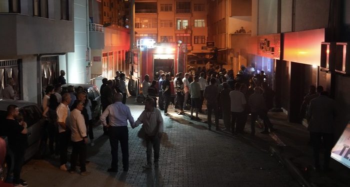 İşyerinde çıkan yangın büyümeden söndürüldü