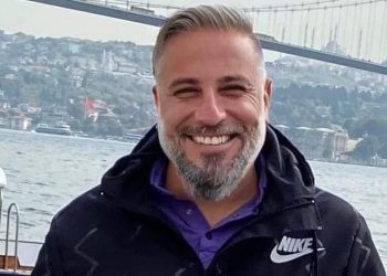 Aytaç İçten yaşam mücadelesini kaybetti