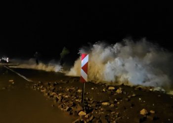 Dev dalgalar sahili dövdü