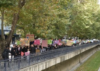 Öğrencilerden kadına şiddete tepki yürüyüşü