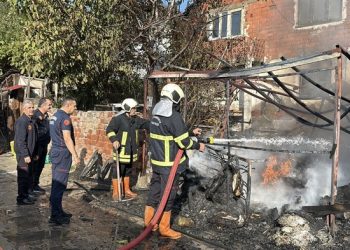 Alevlere teslim olan garaj iki evi küle çeviriyordu